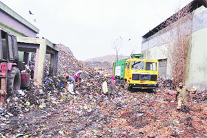 कचरा व्यवस्थेचा बोजवारा उडाल्याने कोल्हापूर झाले कचरापूर