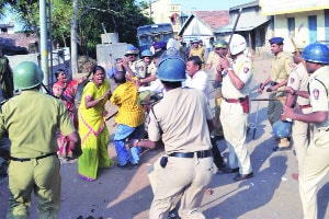 पाचगांव सरपंच निवडीच्या वेळी सतेज पाटील व महाडिक गटात चकमक