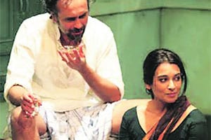 ब्रॉडवेवरचा सखाराम बाइंडर’