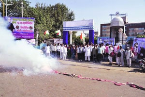 अजितदादांच्या शपथविधीनंतर पुणे-पिंपरीत कार्यकर्त्यांचा जल्लोश