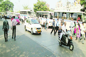 मुजोर रिक्षावाल्यांना कंटाळलेल्या प्रवाशांना आरटीओचा दुहेरी मार