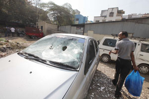 दारूचे बिल देण्यावरून झालेल्या वादानंतर आंबेगाव-बुद्रुक येथे २५ वाहनांची तोडफोड