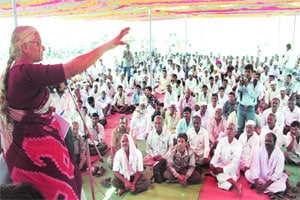 ‘माहिती न देताच ‘डीएमआयसी’चे भूसंपादन हा लोकशाहीचा अपमान’मेधा पाटकर यांची टीका