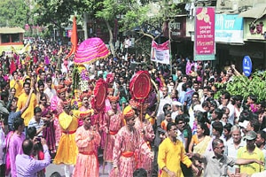 स्वागतयात्रांचा जल्लोष