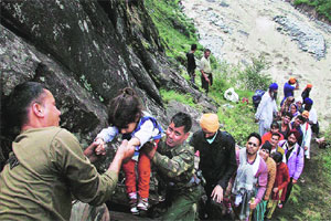 हवे मदतीचे प्रशिक्षित हात!