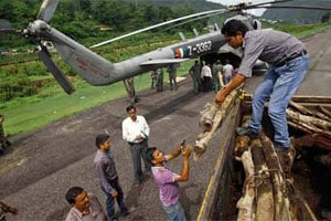 उत्तराखंडातील खराब हवामानाचा मदतकार्यात मोठा अडथळा