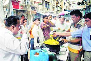 हॉटेल, खाऊ गल्ल्या २४ तास चालवण्यास हरकत नाही, पण..