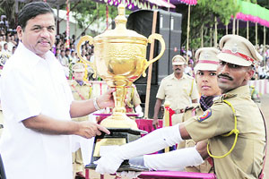 पोलिसांच्या घरांसाठी हुडकोकडून एक हजार कोटीचे कर्ज- आर. आर. पाटील