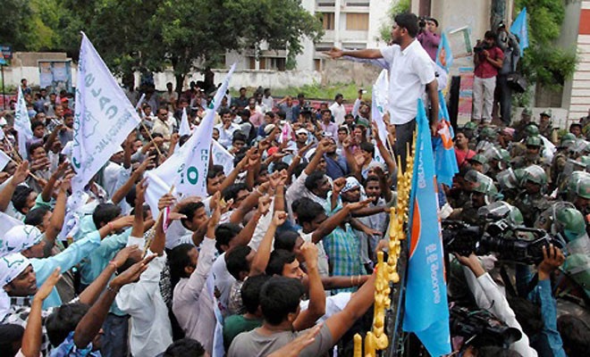 सीमांध्र भागात वीजपुरवठय़ाचा पेचप्रसंग कायम