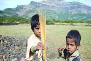 तीन हजार कुपोषित बालकांचा मृत्यूशी निकराचा लढा