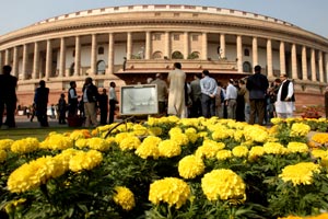 गोंधळामुळे लोकसभेचे कामकाज दिवसभरासाठी तहकूब