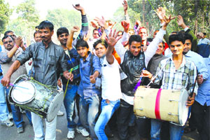 दुहेरी संकटात काँग्रेस