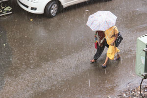 अवकाळी पावसाने कोल्हापूरला झोडपले