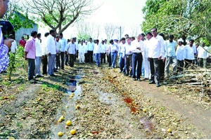 समितीची पाहणी अन् नुकसानग्रस्तांच्या डोळ्यात पाणी