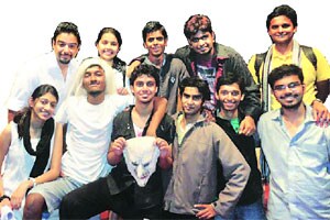 रंगभूमीशी जडले…