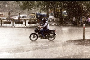 खंडाळ्यात वादळी पाऊस; दोघांचा मृत्यू