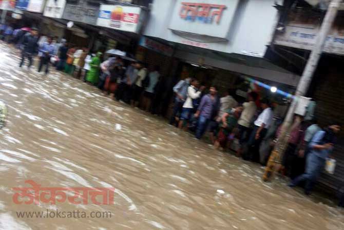 मुंबईत पावसाची विश्रांती; लोकल हळू-हळू पूर्वपदावर