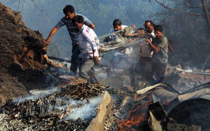 लखनऊमध्ये फटाक्यांच्या कारखान्यात स्फोट, ६ ठार