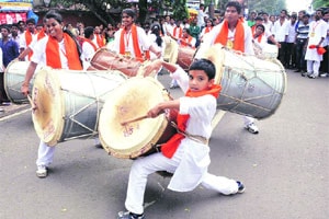 अखेरच्या दिवशी दणदणाट