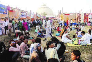 दीक्षाभूमीवर लाखो बौद्ध बांधवांचा जनसागर