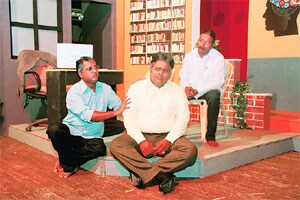 नाटक : माध्यमांतराची ‘चुळबुळ’