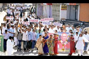 कॉ. गोविंद पानसरे यांच्या हत्येच्या निषेधार्थ मराठवाडय़ातील व्यवहार थंडावले