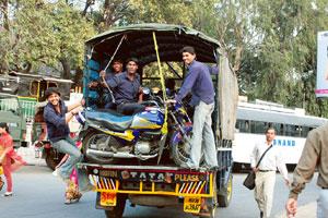 उचल्या टेम्पो, क्रेन्सची आरटीओकडे नोंदच नाही!