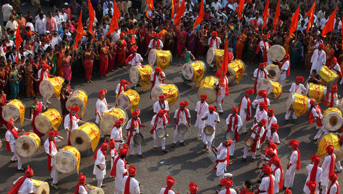 गिरगावचा संपूर्ण परिसर यावेळी ढोल-ताश्यांचा आवाजाने दुमदुमून गेला होता. (छाया- प्रशांत नाडकर)