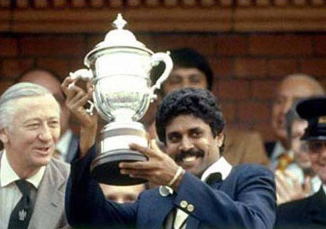 वेस्ट इंडिजचे कर्णधार क्लाईव्ह लॉईड यांच्या विश्वचषक विजयाची 'हॅट्ट्रिक' साजरी करण्याच्या मनसुब्यांना सुरूंग लावत भारतीय संघाने १९८३ साली पहिला विश्वचषक जिंकला.