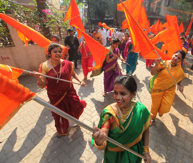 गुढीपाडव्यानिमित्त दहीसर येथे काढण्यात आलेली शोभायात्रा. (छाया- दिलीप कागडा)