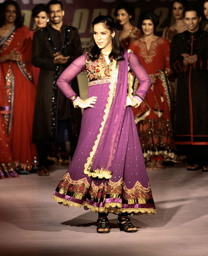 सायनाने दिल्लीत आयोजित करण्यात आलेल्या एका 'फॅशन शो'मध्ये रॅम्पवॉक देखील केले.