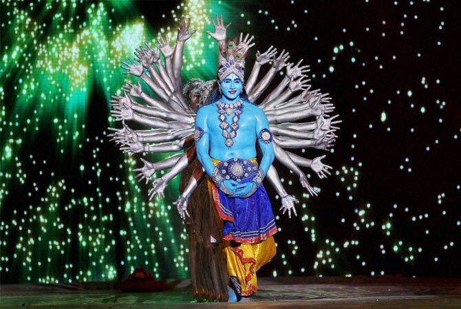 आंतरराष्ट्रीय थिएटर संस्था (आयटीआय) ही संयुक्त राष्ट्रांच्या शिक्षण, सामाजिक, सांस्कृतिक संघटनेची (युनेस्को) भागीदार असलेली स्वयंसेवी संस्था. या संस्थेने १९८२ पासून २९ एप्रिल हा दर वर्षी आंतरराष्ट्रीय नृत्य दिन म्हणून साजरा केला जाईल असे जाहीर केले. (एक्स्प्रेस फोटो)