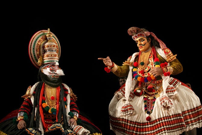 भारतातील शास्त्रीय नृत्य प्रकार ज्या ज्या प्रदेशात उगमाला आले, तेथे शिल्पकलेतही त्याची छाप दिसून येते. (एक्स्प्रेस फोटो)