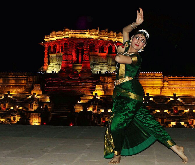 इतिहासात डोकावले तर राजे-महाराजांकडे खास उत्सवाच्या वेळी नाचगाण्याचे कार्यक्रम होत असत. (एक्स्प्रेस फोटो)