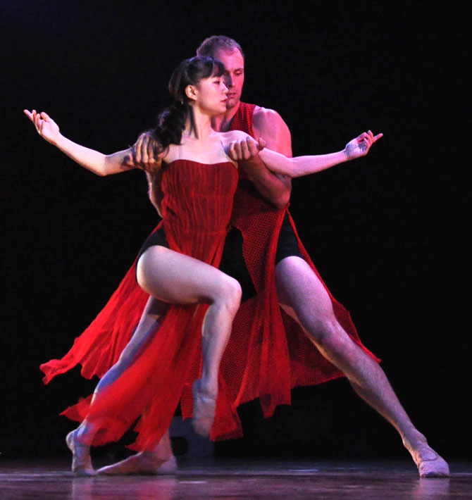 बॅले नृत्याचे आद्य संस्थापक जीन-जॉर्जेस नोव्हेर (१७२७-१८१०) यांचा २९ एप्रिल हा जन्मदिन. त्यांच्या स्मृतिप्रीत्यर्थ हा दिवस साजरा केला जातो. (एक्स्प्रेस फोटो)