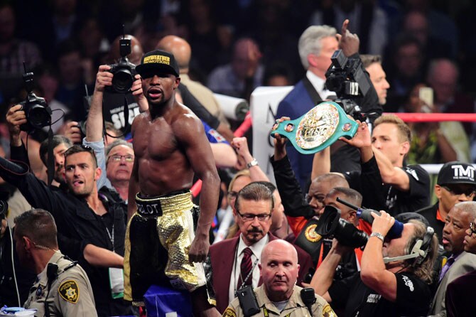 आजवरच्या कारकीर्दीत ४८ लढतींमध्ये मेवेदर अजिंक्य राहिला आहे.