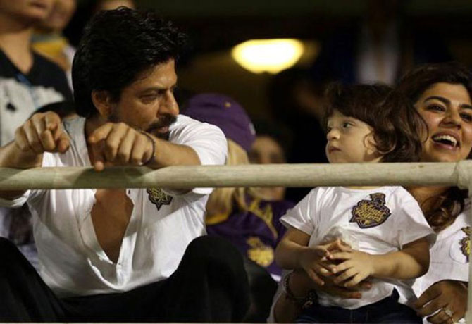 शाहरुखच्या चिमुकल्या अबरामचा दुसरा वाढदिवस …