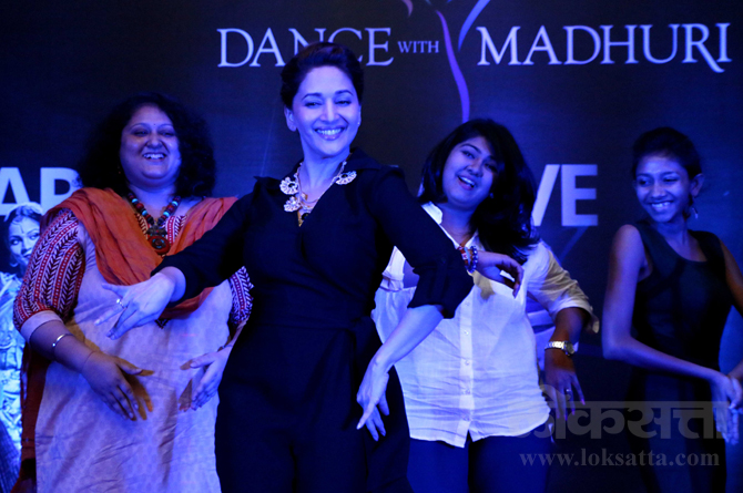 निवड करण्यात आलेल्या सर्व प्रशिक्षणार्थींना नृत्याचे मोफत शिक्षण दिले जाणार आहे. (छाया- अमित चक्रवर्ती)