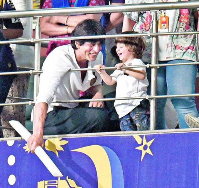 शाहरुखच्या चिमुकल्या अबरामचा दुसरा वाढदिवस …