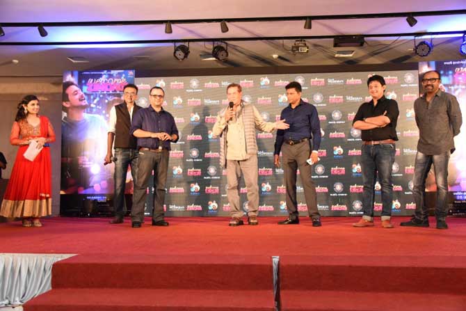 मराठीतील सुपरस्टार स्वप्नील जोशी आणि लोकप्रिय अभिनेत्री अमॄता खानविलकर हे दोघे या सिनेमाच्या निमित्ताने पहिल्यांदाच एकत्र बघायला मिळणार आहेत. त्यामुळे या सिनेमाची रंगत ह्या गोडजोडीने वाढणार आहे. दोघांची अभिनयाची जुगलबंदी बघण्यासाठी प्रेक्षकांची उत्सुकताही वाढली आहे