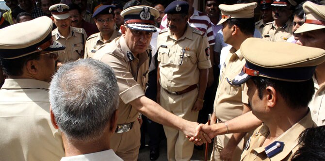 वरिष्ठ निरीक्षक विलास जोशी यांचे काल रुग्णालयात उपचारादरम्यान निधन झाले. (छायाः प्रदीप दास)