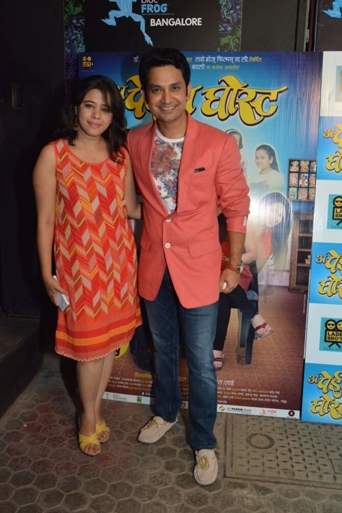 उमेश कामत, स्पृहा जोशी, पुष्कर श्रोत्री, श्रावणी पिल्लई, सनवी नाईक, समृद्धी साळवी, मॄणाल जाधव, सिद्धी कोळेकर, खुशबू कुलकर्णी, अतुल परचुरे, अनिता दाते, समिर चौघुले, उमा सरदेशमुख, उमेश दामले, श्रीरंग देशमुख, कांचन पगारे, भूषण तेलंग, पौर्णिमा अहिरे, गिरीश जोशी, मंगेश दिवाणजी, अजय टिल्लू, सिद्धेश्वर झाडबुके आणि महेश मांजरेकर यांच्या भूमिका या सिनेमात असणार आहेत.