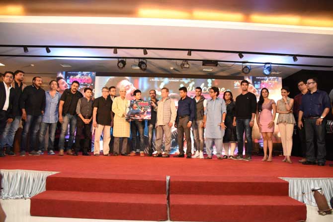 सिनेमाला अमित राज, पंकज पडघन, शामीर टंडन, सौमिल आणि सिद्धांत या संगीतकरांनी संगीत दिले आहे तर सिनेमाची गीते गुरू ठाकूर, ओमकार मंगेश दत्त, मंदार चोळकर, वरूण लिखाते यांनी लिहिली आहेत.