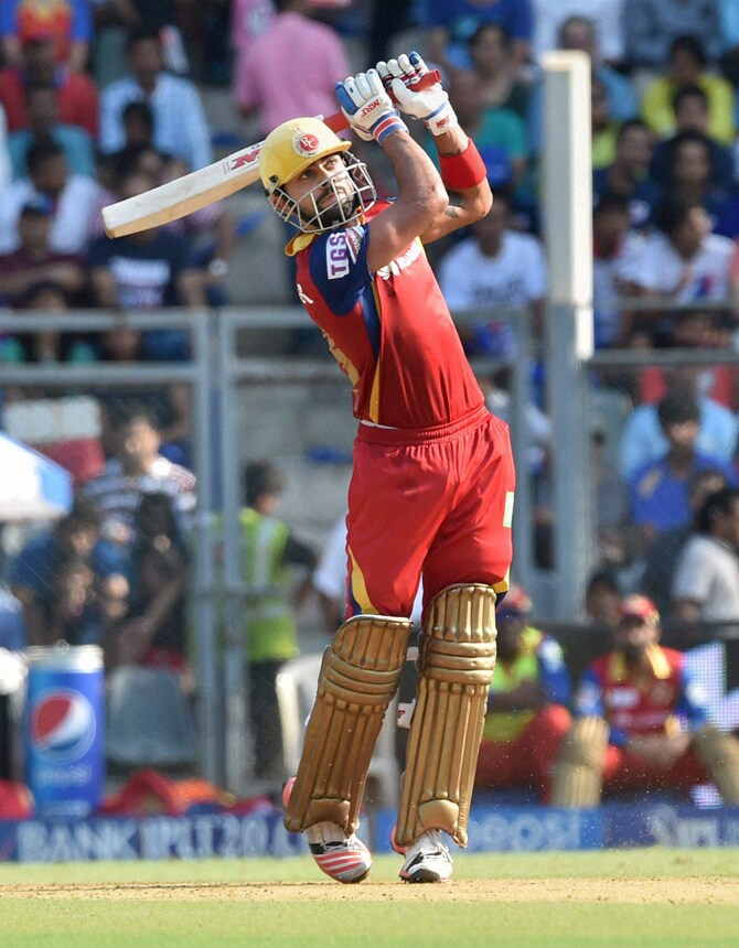 रॉयल चॅलेंजर्स बंगळुरू संघाचा कर्णधार आणि युवा क्रिकेटपटू विराट कोहलीने २२ षटकार ठोकले.
