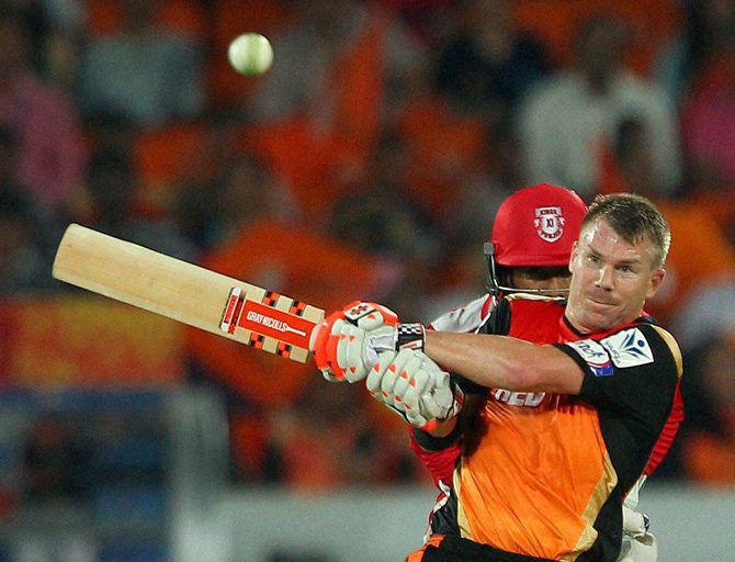 सनरायझर्स हैदराबादचा सलामीवीर डेव्हिड वॉर्नरने यंदाच्या मोसमात २१ षटकार लगावले.