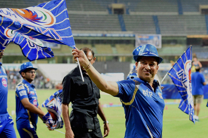 या स्वागत सोहळ्यात सचिने प्रेक्षकांना मराठीमध्येच साद घातली. ''नमस्कार मुंबई, तुमच्या पाठिंब्याशिवाय हे शक्य झाले नसते. तुम्ही प्रत्येकवेळी पाठिशी उभे राहिलात. आनंदाचे असे क्षण आयुष्यात फार कमी येतात आणि तुमच्यासोबत हे सारे साजरे करताना आनंद द्विगुणित होतो,'' असे सचिन म्हणाला.