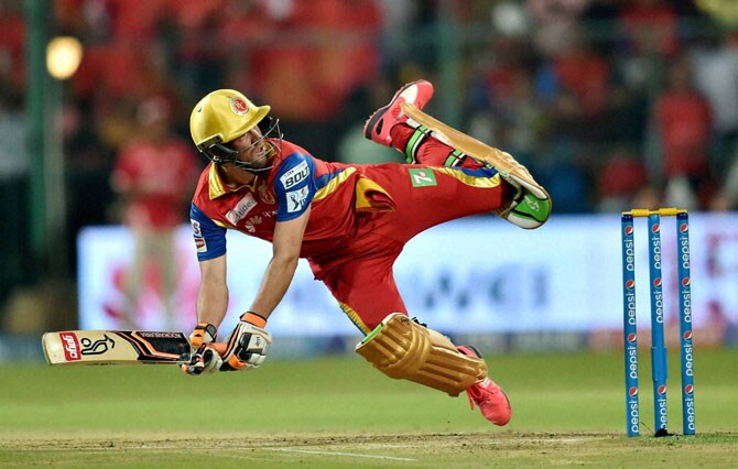 ए बी डी'व्हिलियर्सचा अचंबित करणारा फटका.