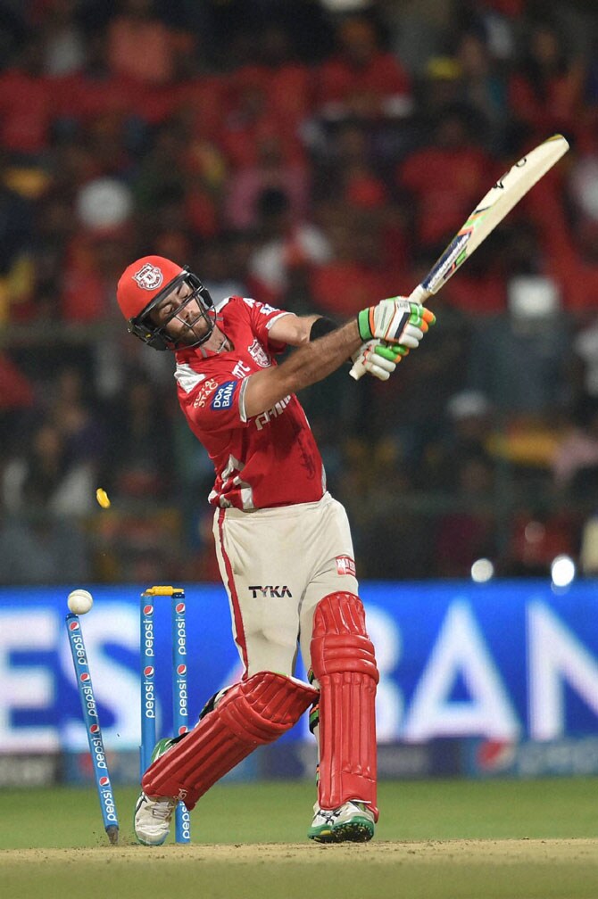 डोंगराएवढय़ा लक्ष्याचा पाठलाग करताना पंजाबने लुटुपूटूच्या लढतीप्रमाणे खेळ केला आणि त्यांचा डाव ८८ धावांतच संपुष्टात आला. बंगळुरूने १३८ धावांनी दणदणीत विजय मिळवला.