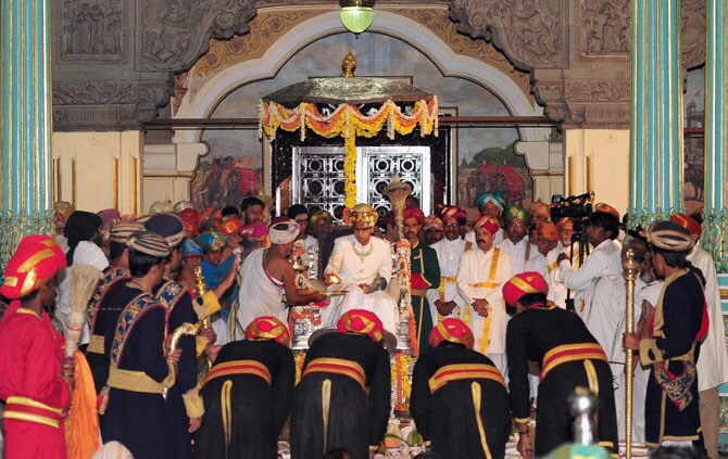 हा वाद न्यायालयात प्रलंबित आहे. म्हैसूरमध्ये दसरा महोत्सवाला मोठा इतिहास आहे.