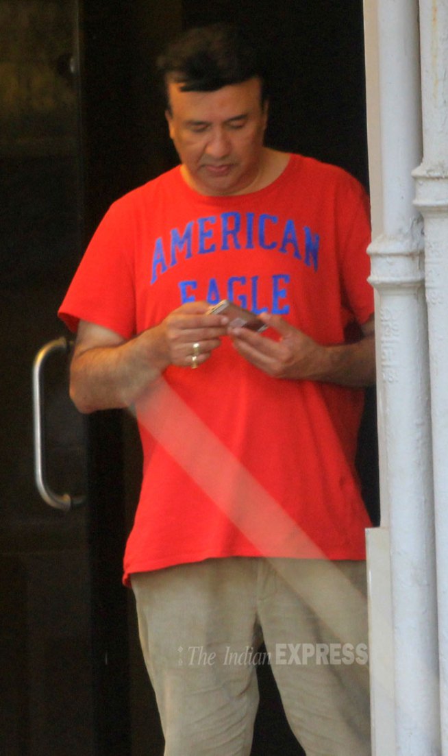 सलमानच्या भेटीला वहिदा रेहमान, करिना-करिष्मा..